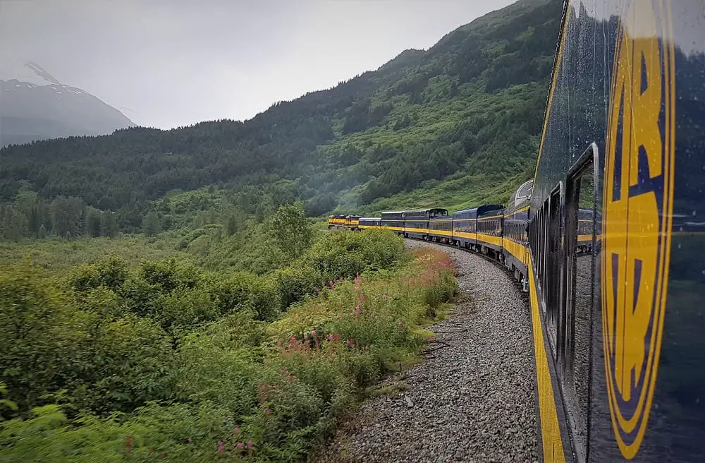 7 day Alaska itinerary -alaskan railway train 