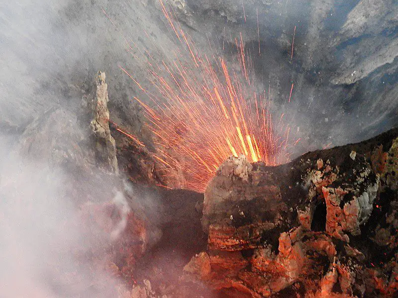 Epic Volcano Tour Vanuatu – the edge of Mount Yasur.