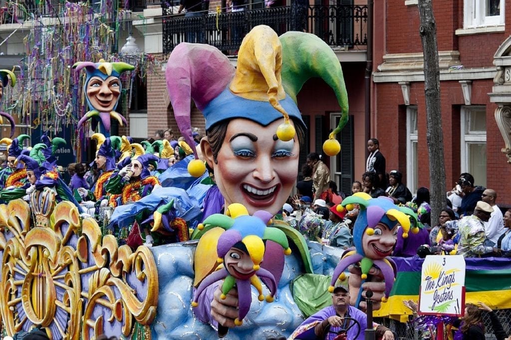 travel USA on a budget - mardi gras float in New orleans 