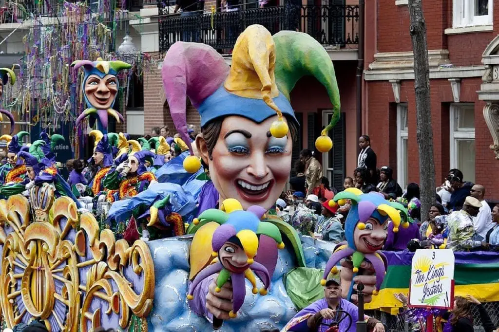 travel USA on a budget - mardi gras float in New orleans