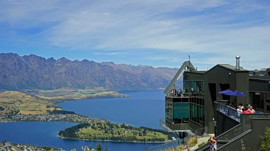 Queenstown guide. Fall in love with NZ.