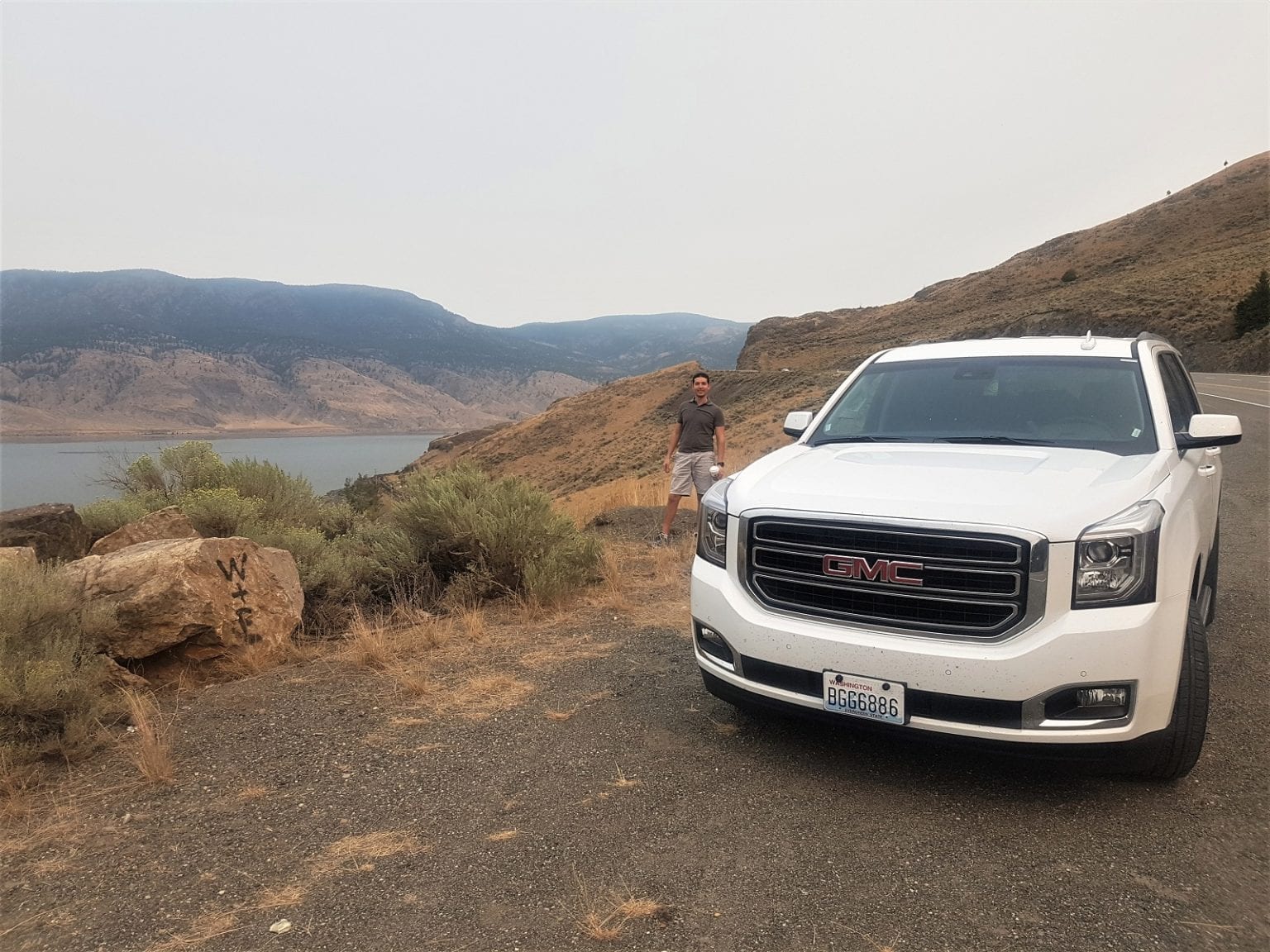 road trip vancouver to banff
car in front of blue lake