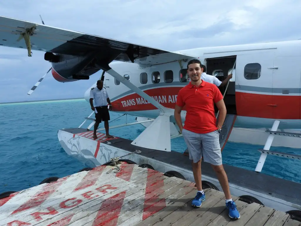 sea plane landing on water at vilamendhoo island resort maldives

vilamendhoo island resort review 
