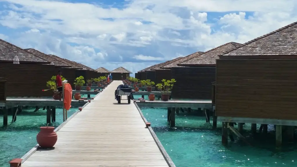 vilamendhoo island resort review 