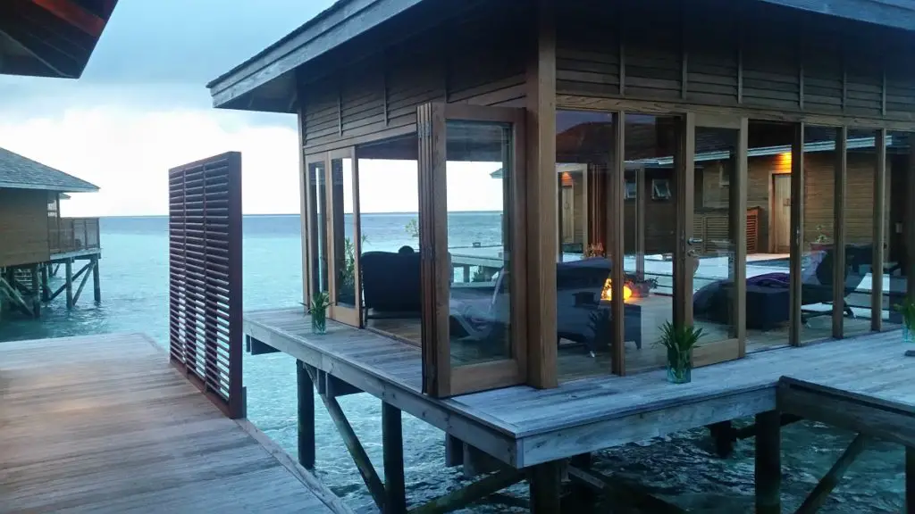 vilamendhoo island resort review spa room over water