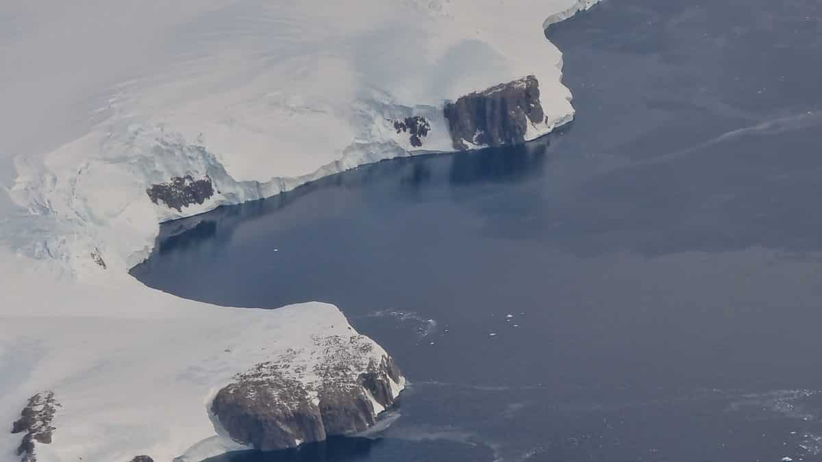 Antarctica coastline on our Flight to Antarctica with Qantas